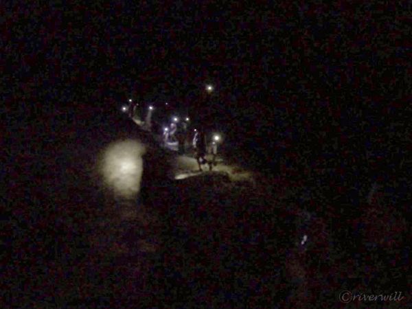 【エチオピア・エルタ・アレ火山】真っ暗闇の中を溶岩トレッキング