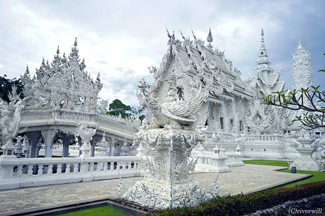 ワット・ロンクン’（タイ・チェンライ）