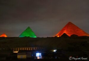 【トラベルjp】宿からお得に無料鑑賞も！エジプトピラミッド「音と光のショー」