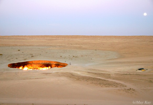 砂漠のど真ん中にある地獄の門【地獄の門（トルクメニスタン）】