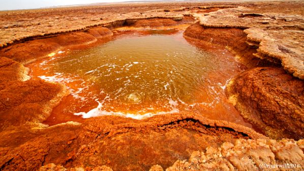 【エチオピア・ダナキル砂漠】鉄分を多く含んだ赤い硫黄泉