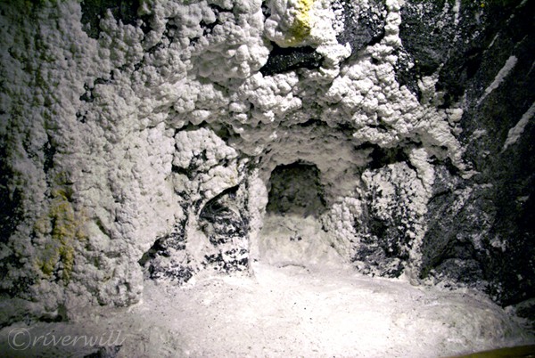 【コロンビア・ネモコン岩塩坑道】入口からすごい塩の壁