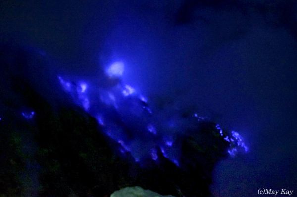 【インドネシア・カワイジェン火山】 最高600℃を超える高温のブルーファイア