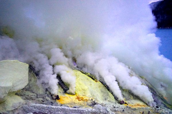 【インドネシア・カワイジェン火山】明るくなってはじめて知る、火口付近の全容