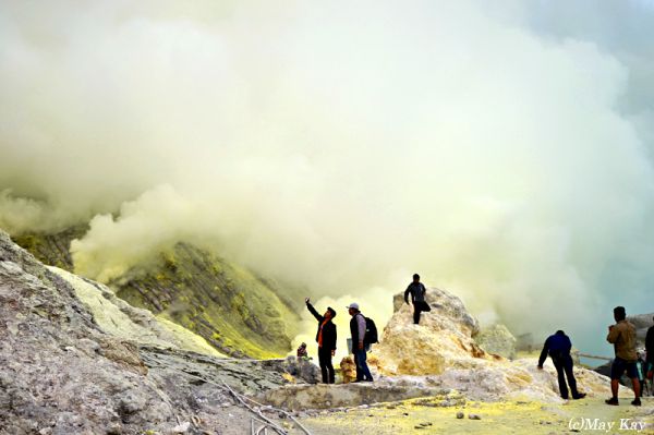 【インドネシア・カワイジェン火山】硫黄の有毒ガスがすさまじい