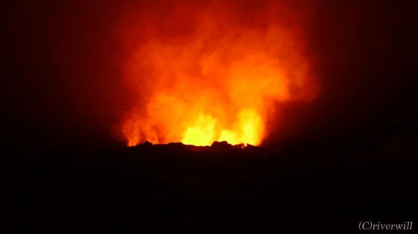 【エチオピア・エルタ・アレ火山】 山火事写真じゃないですよ！煮えたぎるマグマ！