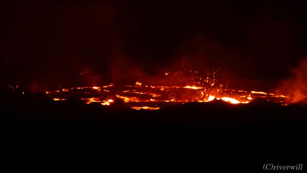 【エチオピア・エルタ・アレ火山】火口の様子がなんとか見える