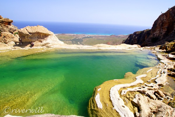 アラビア海を眺める天空のインフィニティプール Infinite pool in Socotra