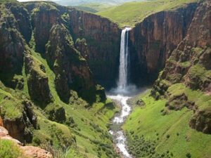 【トラベルjp】天空の王国レソト！　アフリカ最大落差を誇るマレツニャーネの滝で絶景トレッキング！