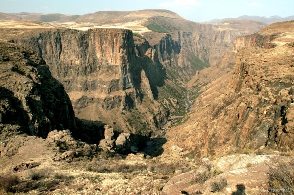 【トラベルjp】天空の王国レソト！アフリカ最大落差を誇るマレツニャーネの滝で絶景トレッキング！
