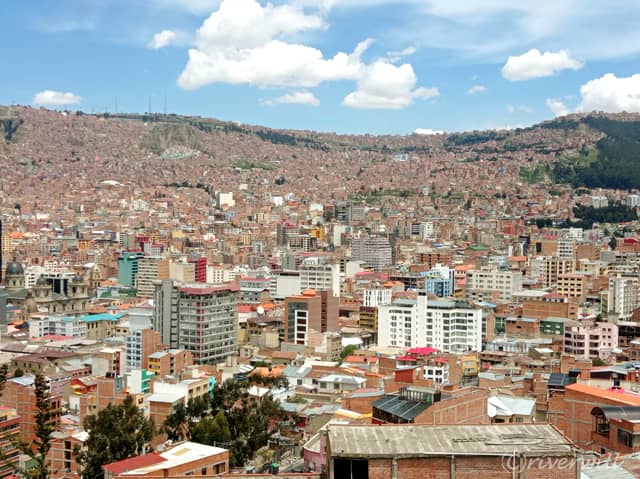 ボリビアの実質の首都ラパスの街並み