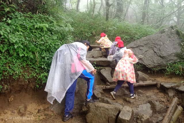 幼稚園児の遠足で登る筑波山