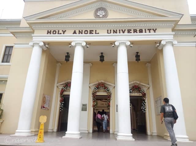 アンヘレス市の一流カトリック系大学、ホーリーエンジェル大学