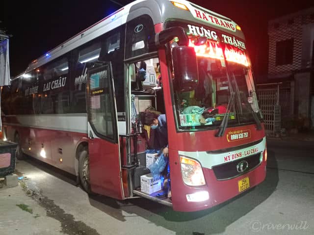 ムーカンチャイ行きの直通バス The Bus to Mu Chang Chai form My Dinh Bus Terminal
