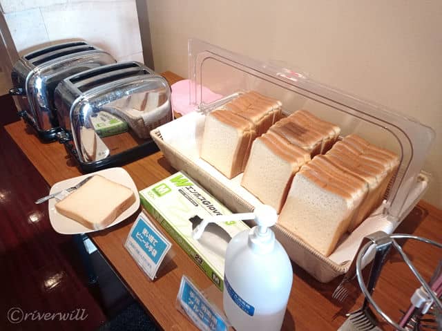 朝の無料トーストコーナー（快活CLUB）