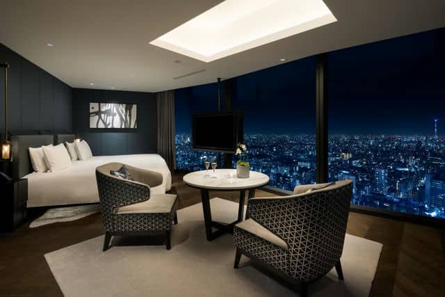 【LIVE JAPAN】東京夜景が美しい新宿の高級ホテル10選 | ワンランク上のラグジュアリー体験