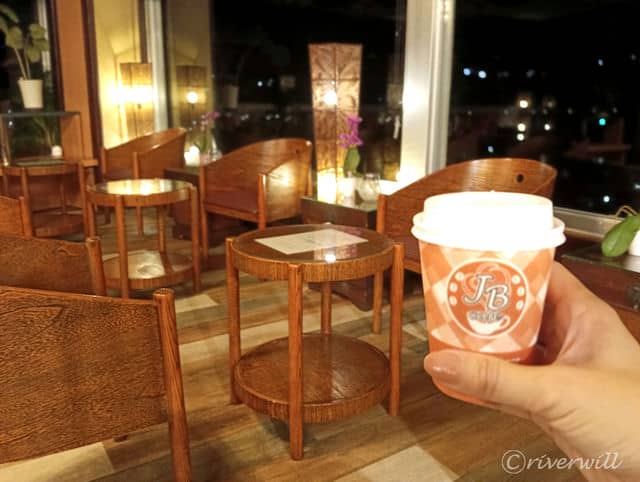 湯上がりにラウンジでコーヒーブレイク