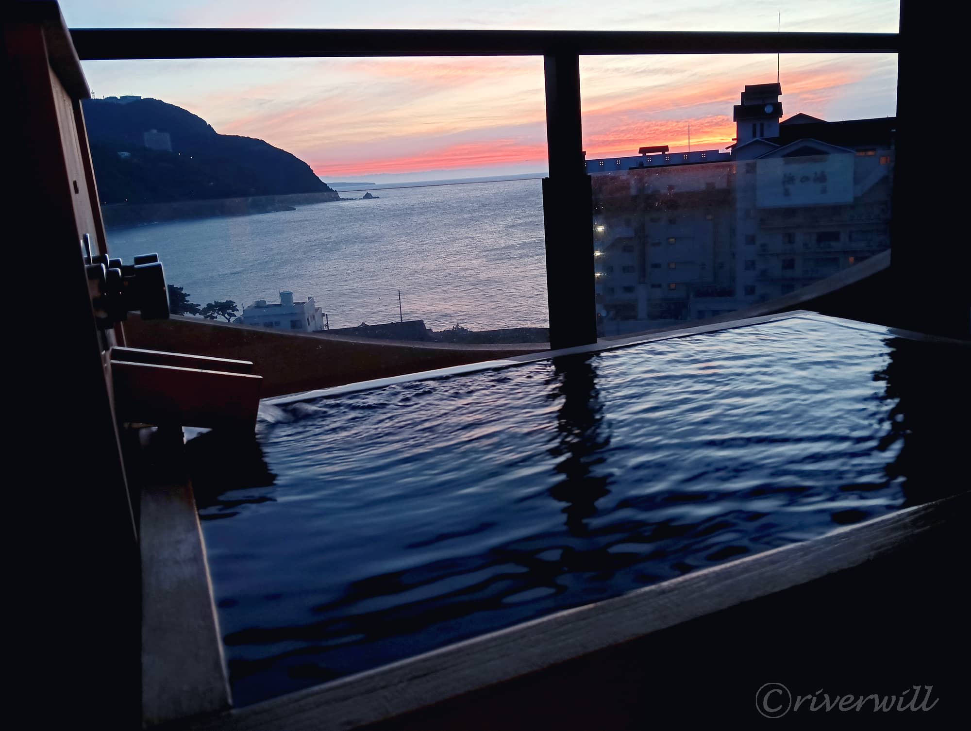 朝日を見ながら露天風呂