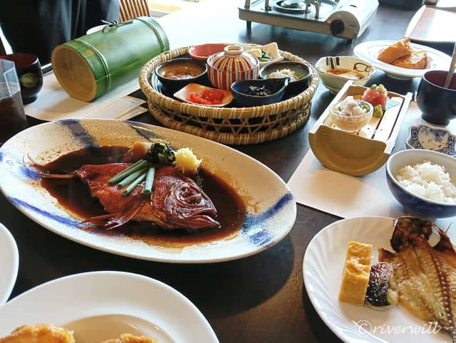 稲取金目鯛の煮つけとゴージャスなダイニング会席