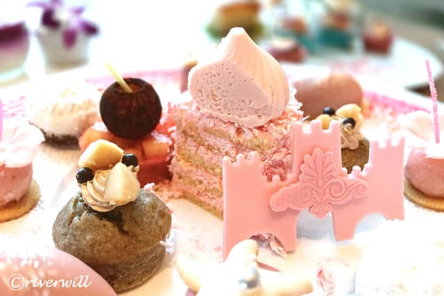 アフタヌーンティーのスイーツプレート