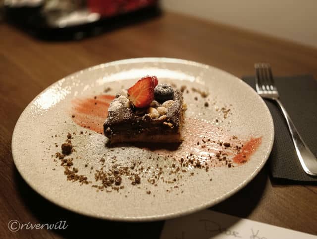 濃厚な甘さのブラウニーのウェルカムスイーツ