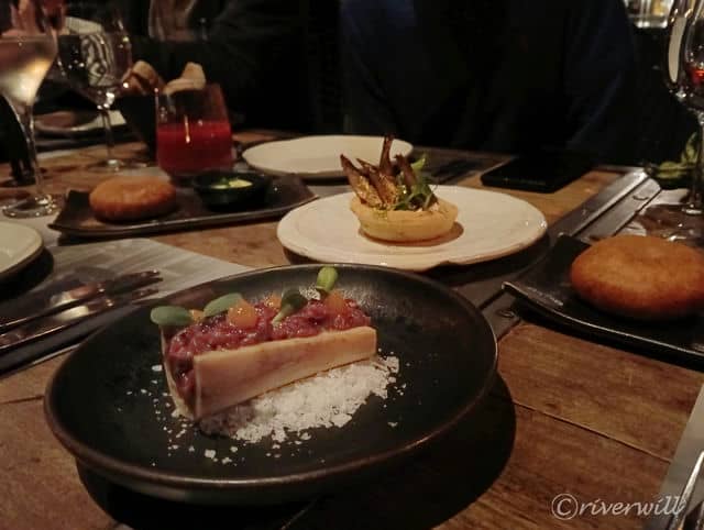 大人の隠れ家的なバーレストラン「Garage」