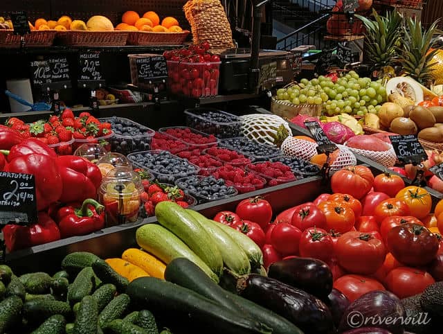 Agenskalns Marketの新鮮な野菜や果物