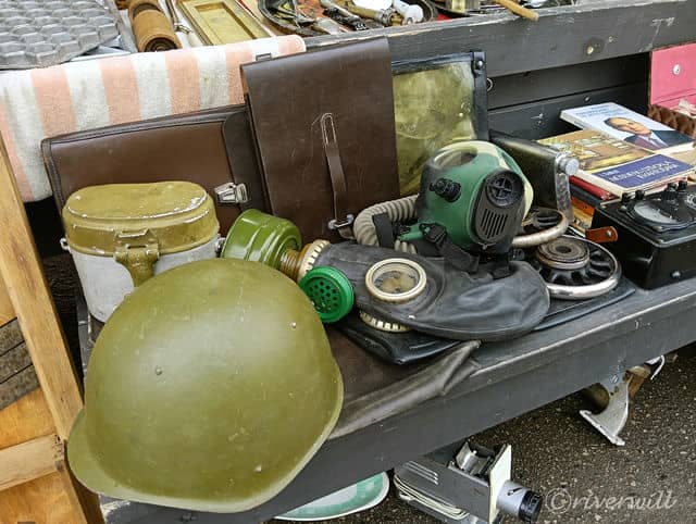 ちょっとディープな掘り出し物も売られていたり