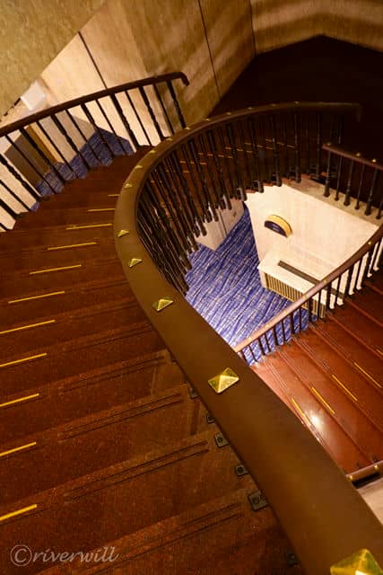 絵になるらせん階段