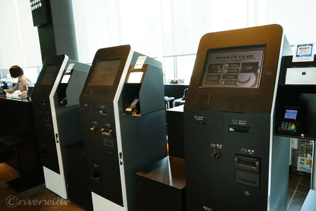 セルフチェックイン機械