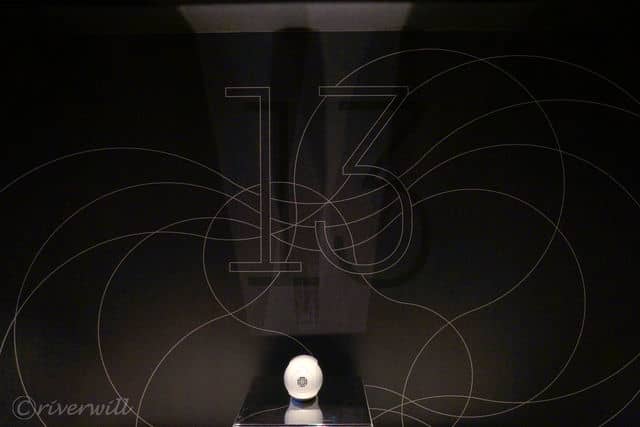 エレベーターホールのおしゃれなフロアサイン