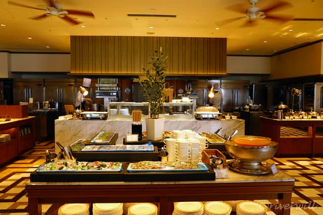 【ヨコハマ グランド インターコンチネンタル ホテル】ブッフェ・ダイニング「オーシャンテラス」のブッフェコーナー