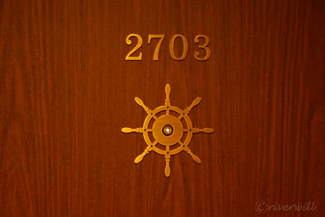 【ヨコハマ グランド インターコンチネンタル ホテル】客室の部屋番号にデザインされた舵マーク