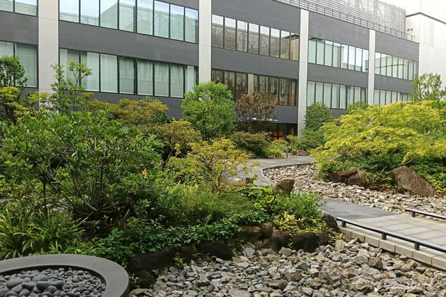 【インターコンチネンタル横浜Pier 8】緑豊かな中庭の日本式庭園