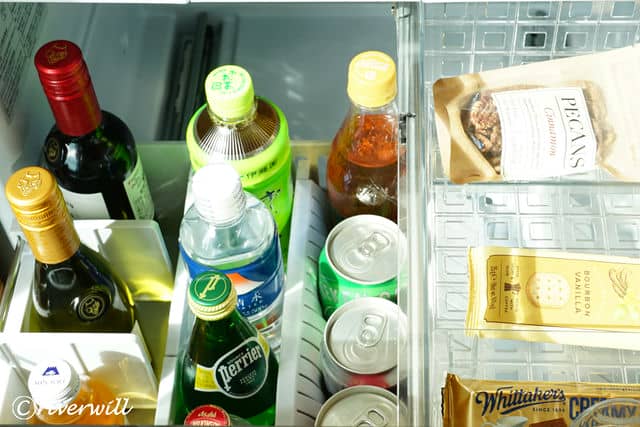 【インターコンチネンタル横浜Pier 8】冷蔵庫のドリンクは全て無料の「プライベートバー」