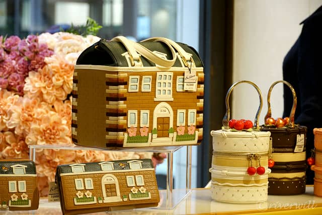 【キタムラ】キタムラの真骨頂ともいえるお菓子の家のバッグなど