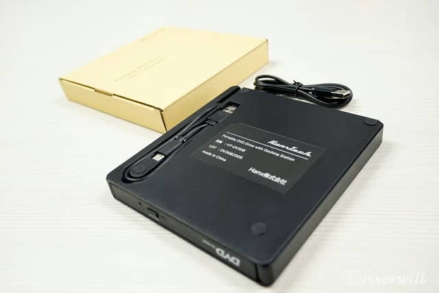 【Hanx】ケーブル収納をスッキリさせた、DVDドライブの裏面