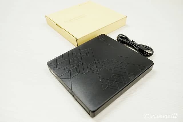 【Hanx】デザイン性も施した「USB-HUB付き外付けDVDドライブ」