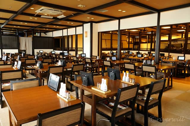 【横浜みなとみらい 万葉倶楽部】大観覧車やコスモワールドを眺めながらお食事できる「万葉庵」