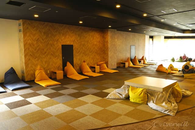 【横浜みなとみらい 万葉倶楽部】こたつまである新設の「くつろぎコーナー」