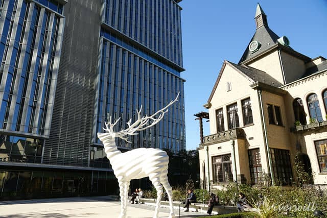 【ザ・プリンスギャラリー 東京紀尾井町】ザ・プリンスギャラリー 東京紀尾井町前の広場にある『White Deer』